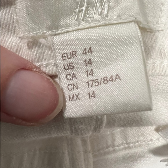 H&M Woman’s Jean shorts (size 14) - Picture 6 of 7